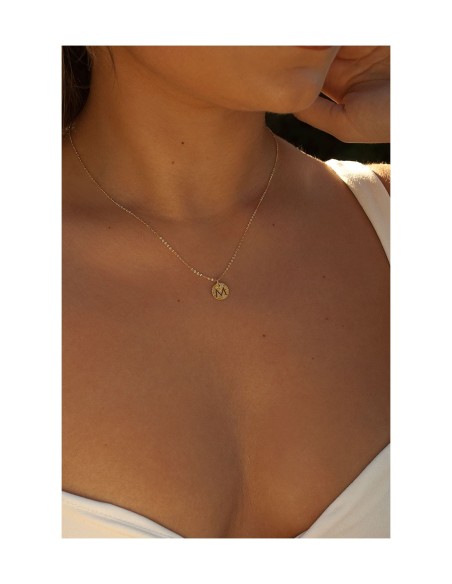 Colgante Oro 1ª Ley Disco Martilleado Letra Calada 10mm Diametro